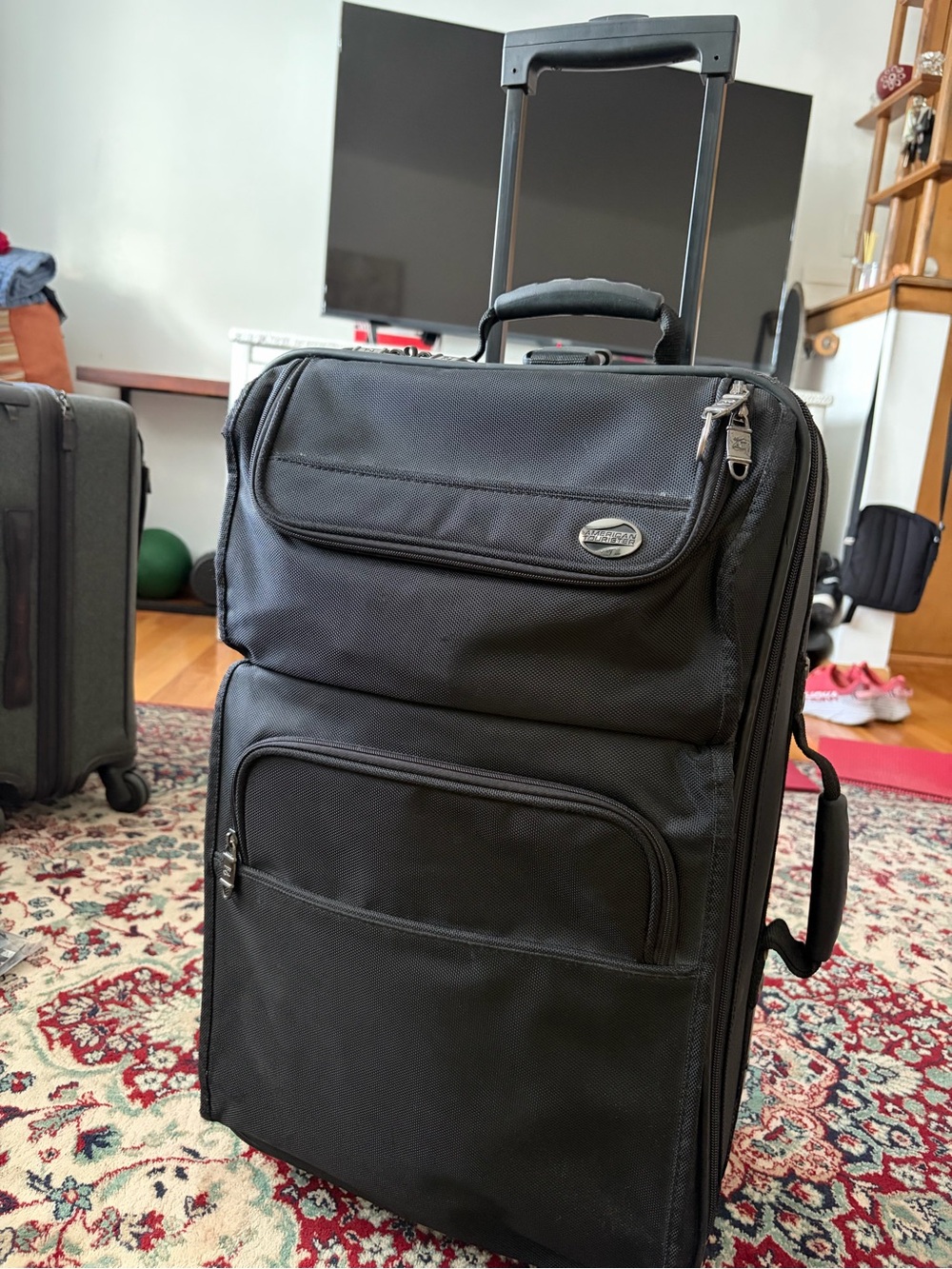 American Tourister Black Softside Spinner with Front Organizer Pockets